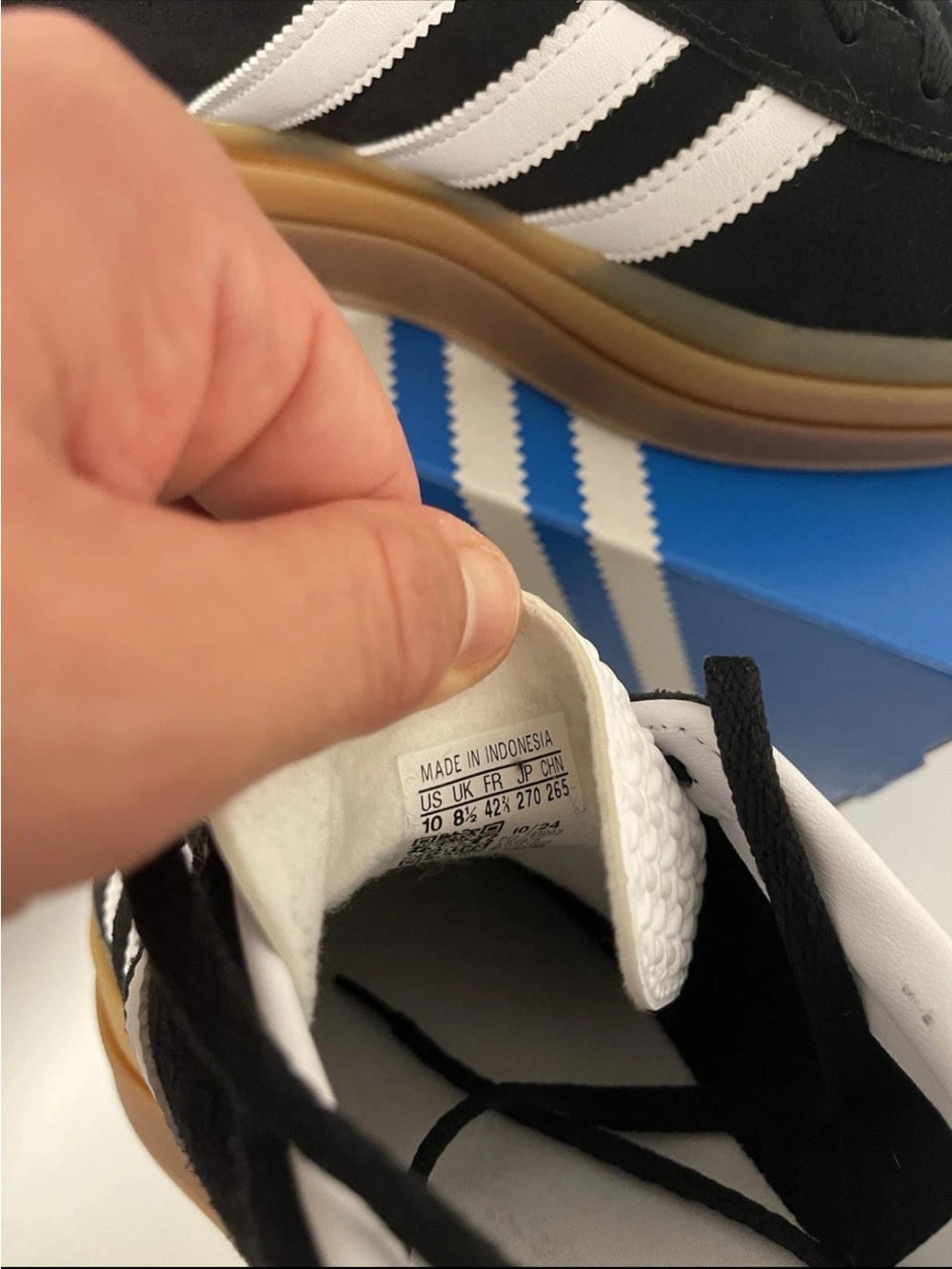 adidas Gazelle Platform Sneaker in Black & White with Gum Sole Size:10 New N 📦 - Picture 5 of 11